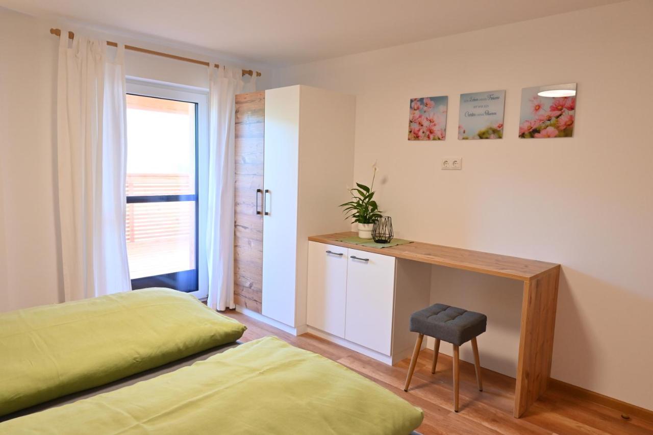 Biohof Auinger, Der Tiererlebnishof Apartment Aurach am Hongar Luaran gambar