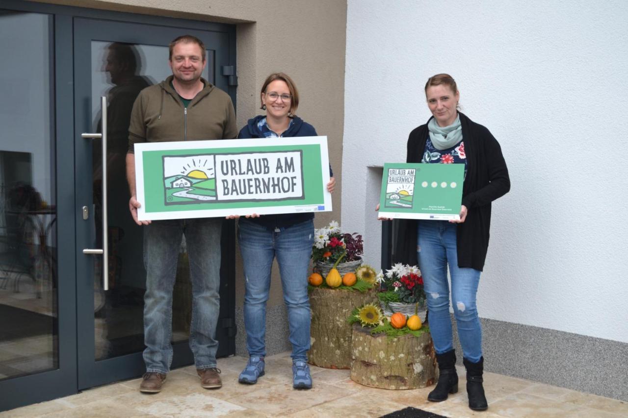Biohof Auinger, Der Tiererlebnishof Apartment Aurach am Hongar Luaran gambar